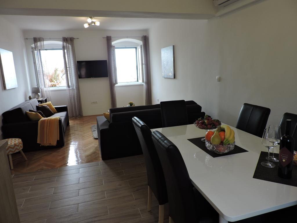 Apartments Nina Riva Каштела Екстер'єр фото