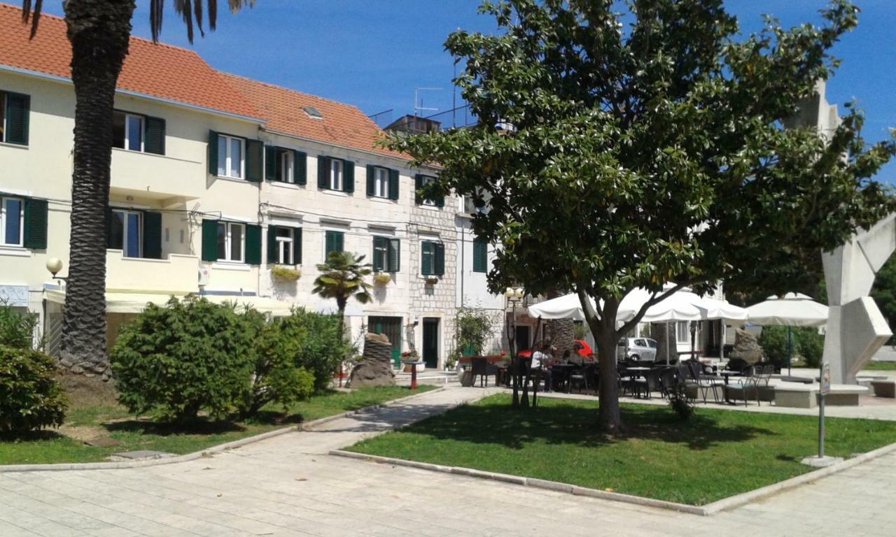 Apartments Nina Riva Каштела Екстер'єр фото