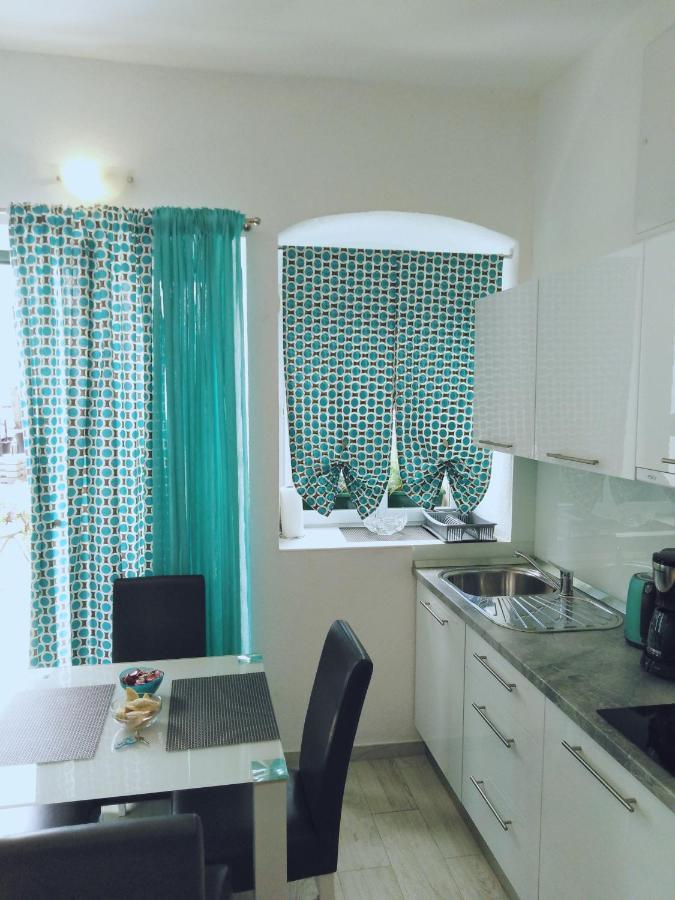 Apartments Nina Riva Каштела Екстер'єр фото